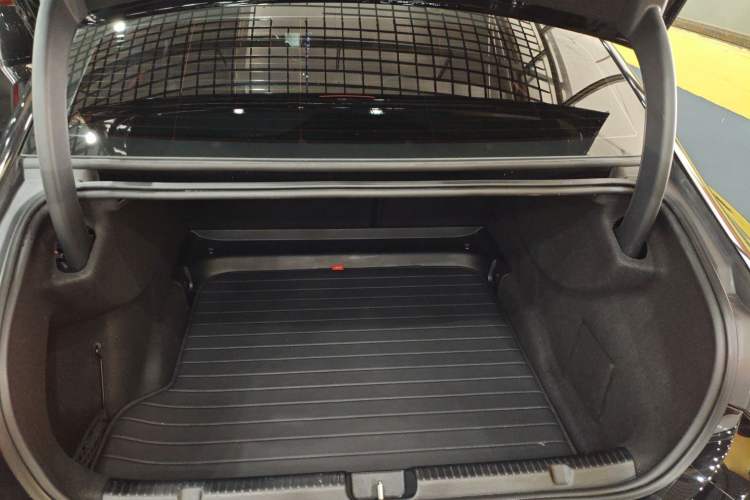 Used Mercedes-Benz EQE 2022 350 First Edition Special Version Trunk