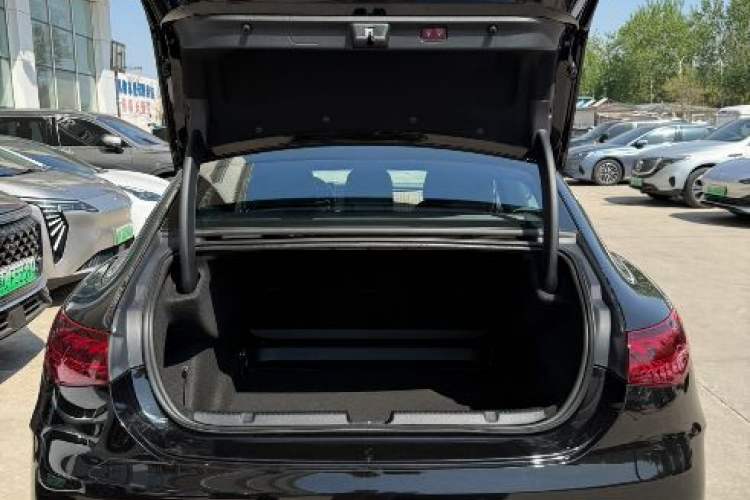 Used Mercedes-Benz EQE 2022 350 Luxury Edition Trunk