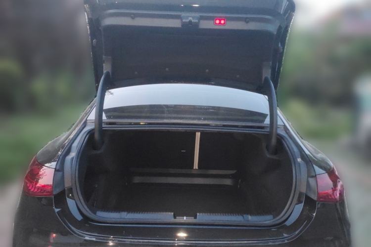 Used Mercedes-Benz EQE 2022 350 Luxury Edition Trunk