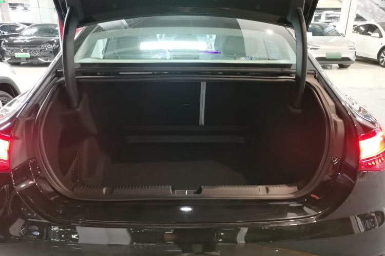 Used Mercedes-Benz EQE 2022 350 Luxury Edition Trunk