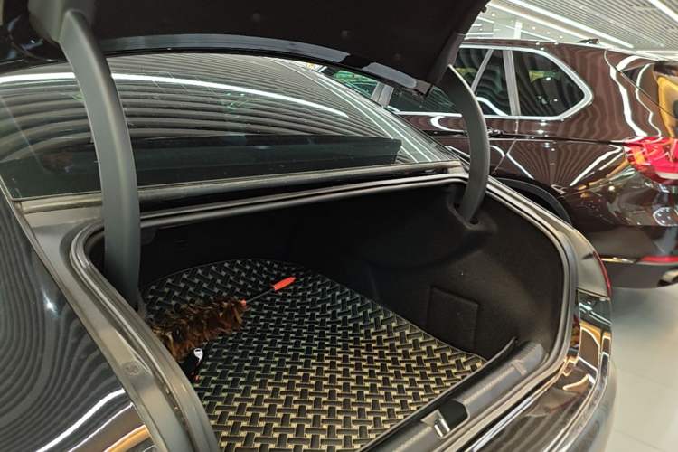 Used Mercedes-Benz EQE 2022 350 Pioneer Edition Trunk