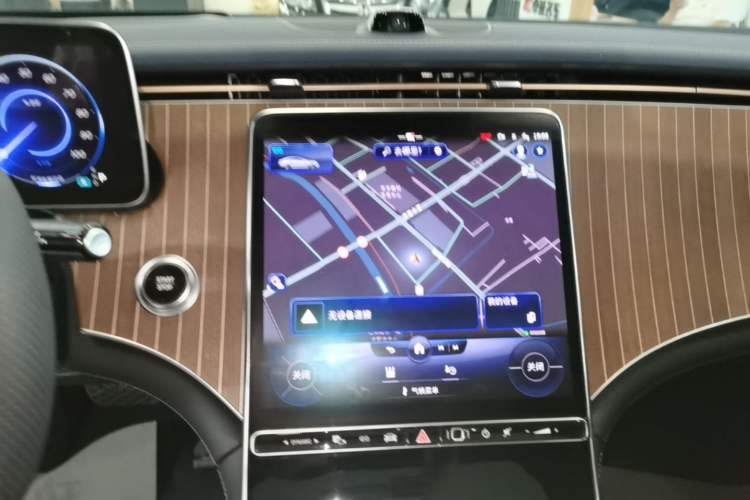 Used Mercedes-Benz EQE 2022 350 Luxury Edition Audio And AC Panel