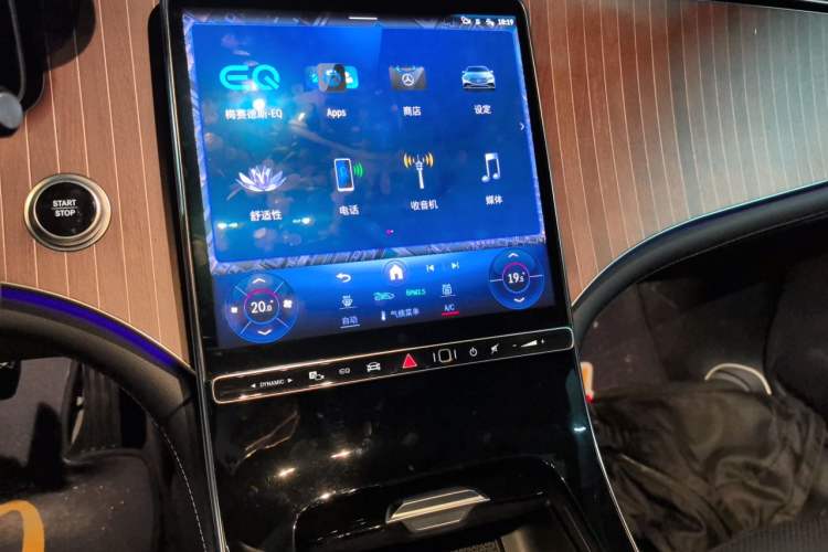 Used Mercedes-Benz EQE 2022 350 Luxury Edition Audio And AC Panel