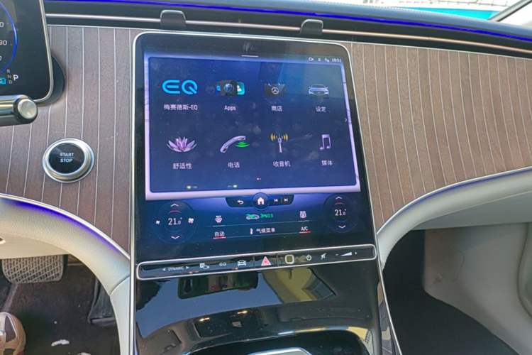 Used Mercedes-Benz EQE 2022 350 Luxury Edition Audio And AC Panel