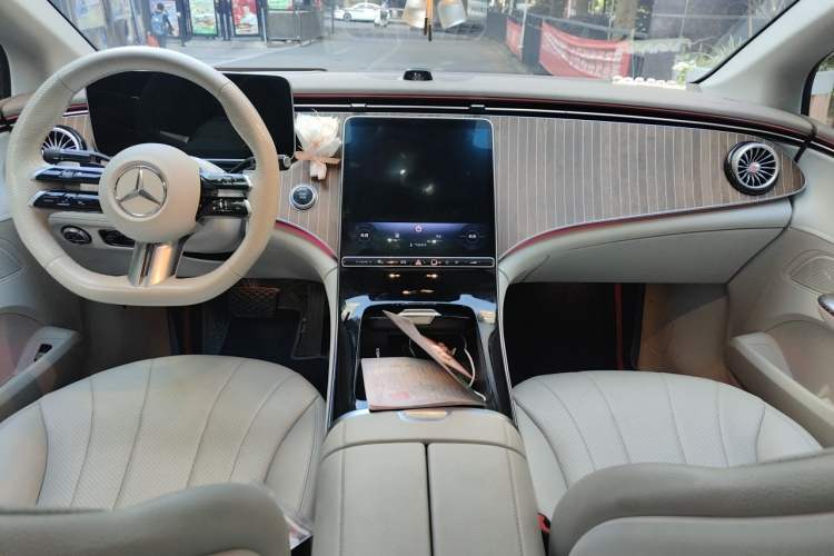 Used Mercedes-Benz EQE 2022 350 Luxury Edition Center Console