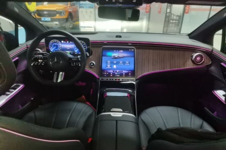 Used Mercedes-Benz EQE 2022 350 Luxury Edition Center Console