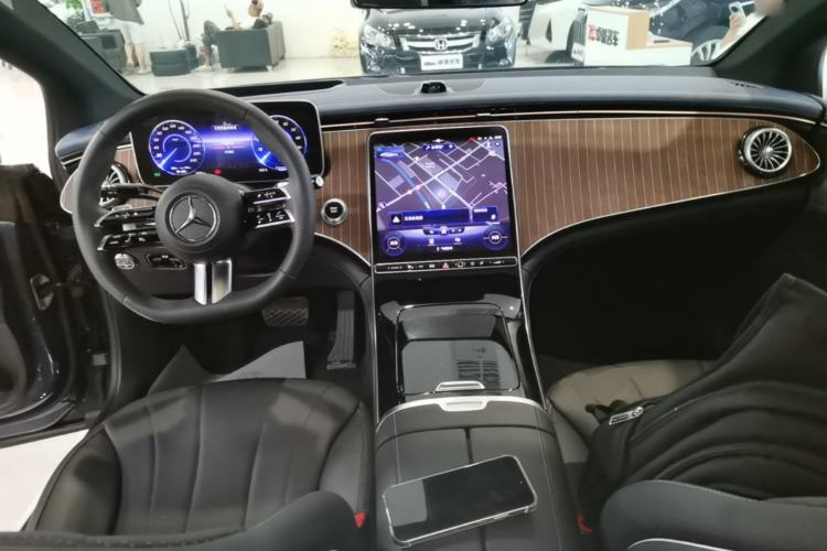 Used Mercedes-Benz EQE 2022 350 Luxury Edition Center Console