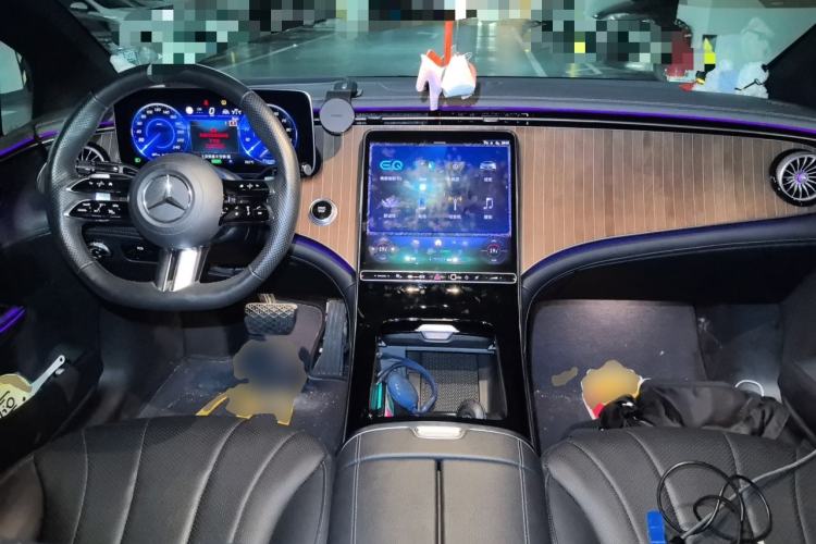Used Mercedes-Benz EQE 2022 350 Luxury Edition Center Console