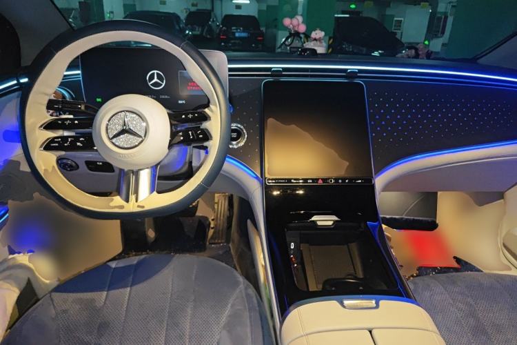 Used Mercedes-Benz EQE 2022 350 First Edition Special Version Center Console