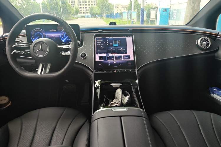 Used Mercedes-Benz EQE 2022 350 First Edition Special Version Center Console