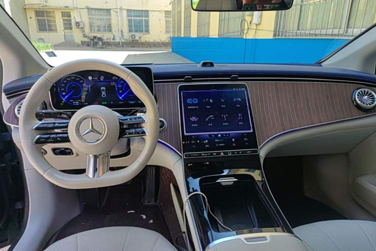 Used Mercedes-Benz EQE 2022 350 Luxury Edition Center Console