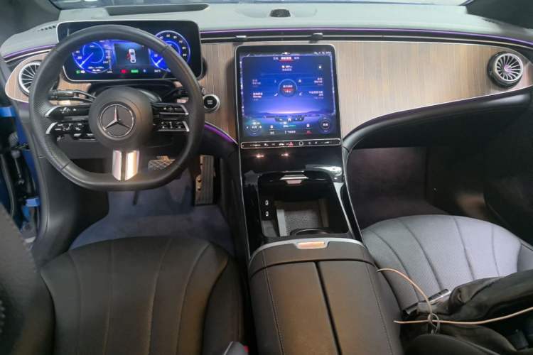Used Mercedes-Benz EQE 2022 350 Luxury Edition Center Console