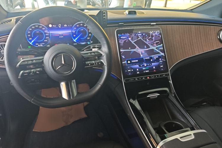 Used Mercedes-Benz EQE 2022 350 Luxury Edition Center Console
