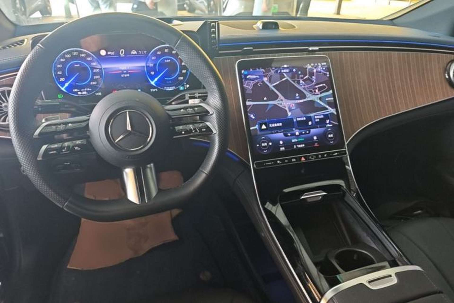 Used Mercedes-Benz EQE 2022 350 Luxury Edition Center Console