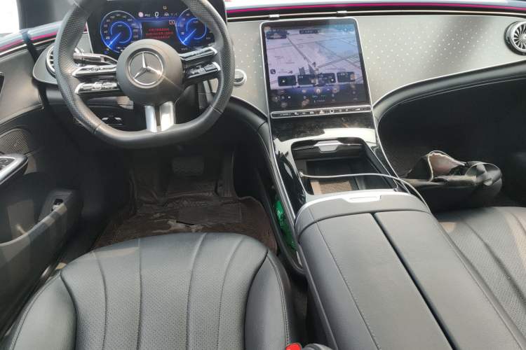 Used Mercedes-Benz EQE 2022 350 First Edition Special Version Center Console