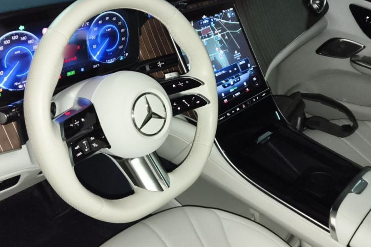 Used Mercedes-Benz EQE 2022 350 Luxury Edition Center Console