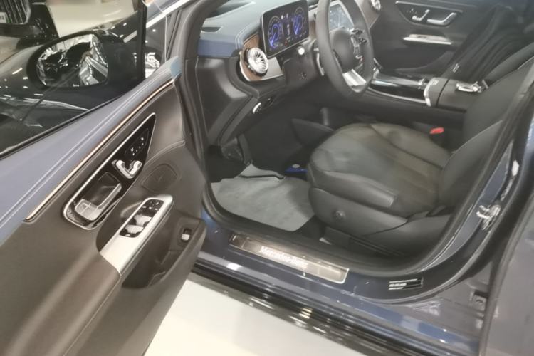 Used Mercedes-Benz EQE 2022 350 Luxury Edition Driver Seat