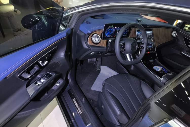 Used Mercedes-Benz EQE 2022 350 Luxury Edition Driver Seat