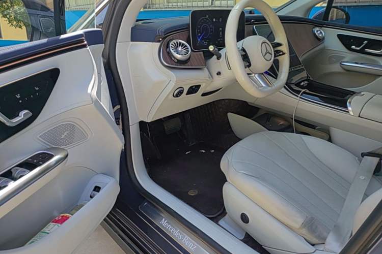 Used Mercedes-Benz EQE 2022 350 Luxury Edition Driver Seat