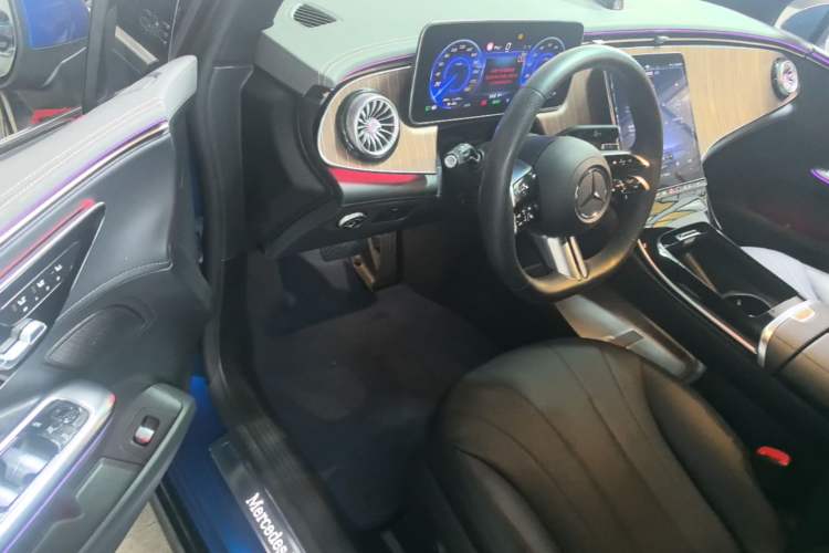 Used Mercedes-Benz EQE 2022 350 Luxury Edition Driver Seat