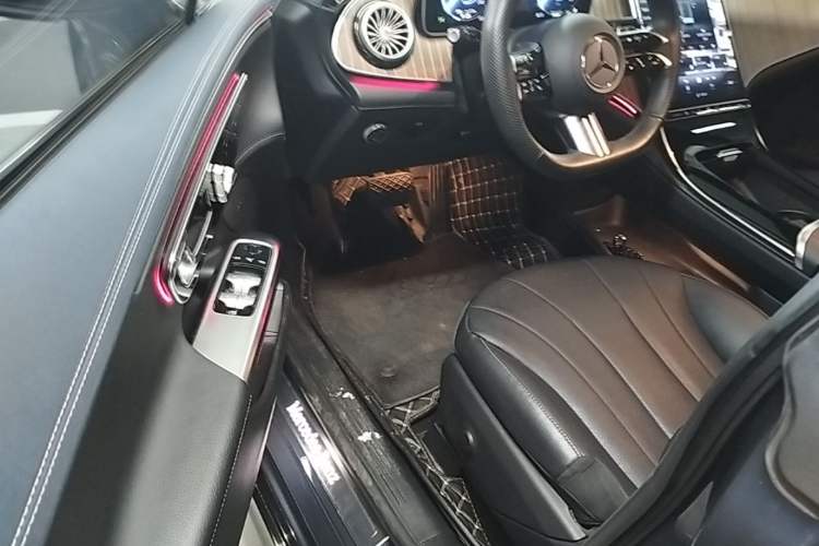 Used Mercedes-Benz EQE 2022 350 Luxury Edition Driver Seat