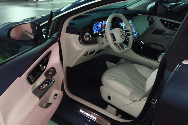 Used Mercedes-Benz EQE 2022 350 Luxury Edition Driver Seat