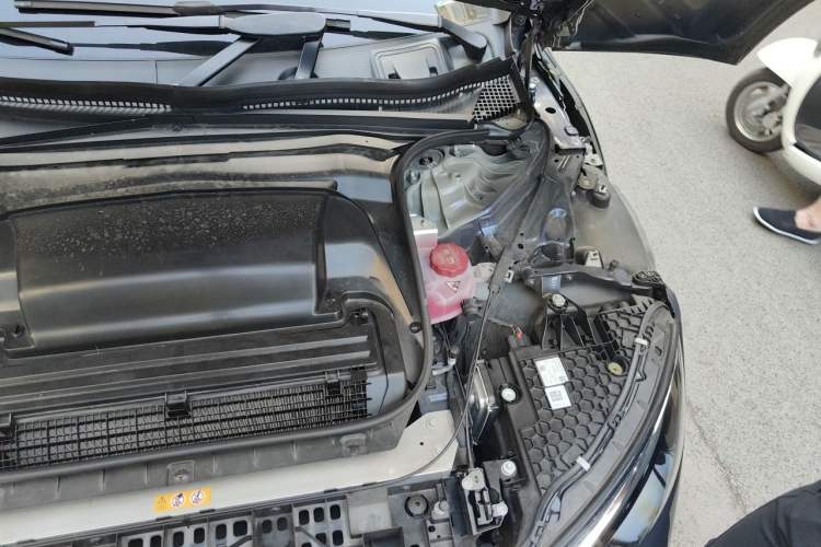 Used Mercedes-Benz EQE 2022 350 Luxury Edition Engine Bay Left