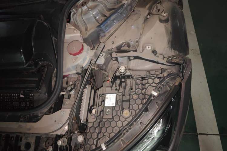 Used Mercedes-Benz EQE 2022 350 First Edition Special Version Engine Bay Left