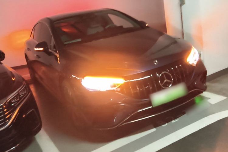 Used Mercedes-Benz EQE 2022 350 Luxury Edition Front Right 45 Deg