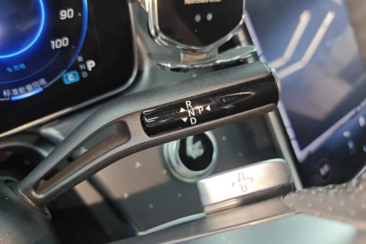 Used Mercedes-Benz EQE 2022 350 First Edition Special Version Gear Lever