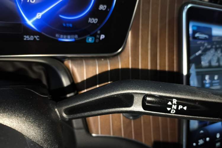 Used Mercedes-Benz EQE 2022 350 Luxury Edition Gear Lever