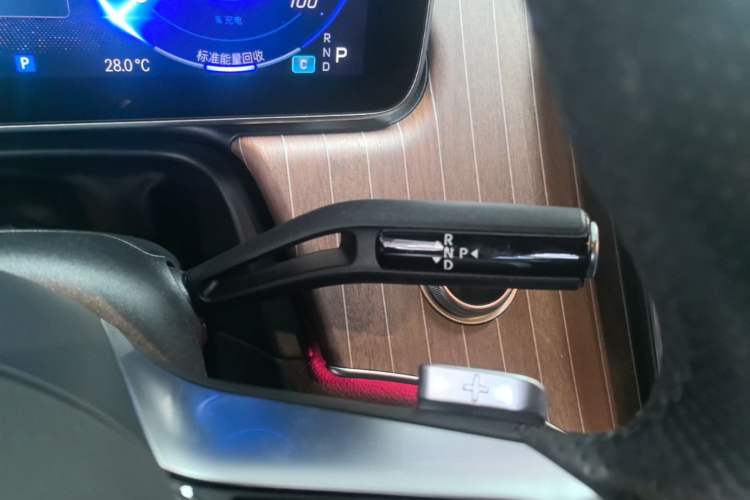 Used Mercedes-Benz EQE 2022 350 Luxury Edition Gear Lever
