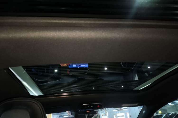 Used Mercedes-Benz EQE 2022 350 Luxury Edition Headliner