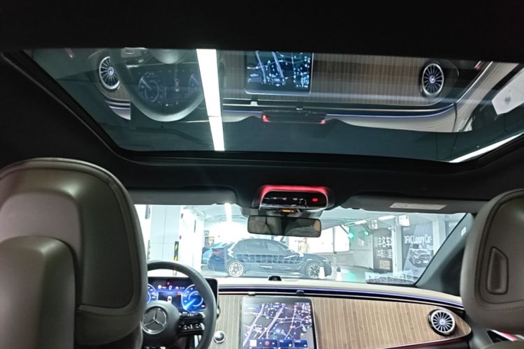 Used Mercedes-Benz EQE 2022 350 Luxury Edition Headliner