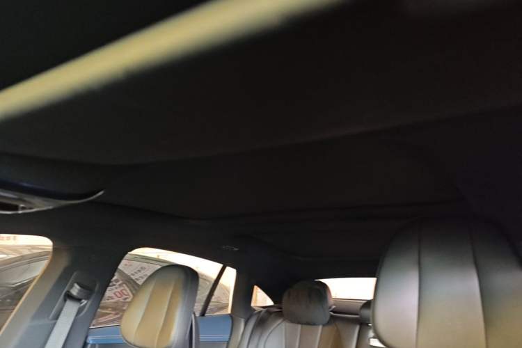 Used Mercedes-Benz EQE 2022 350 Luxury Edition Headliner