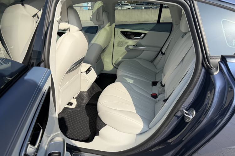 Used Mercedes-Benz EQE 2022 350 First Edition Special Version Interior 1