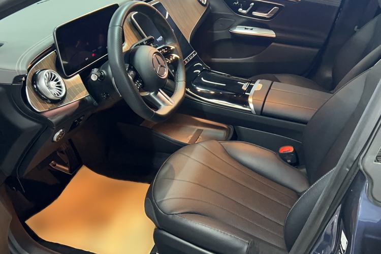 Used Mercedes-Benz EQE 2022 350 Pioneer Edition Interior 1