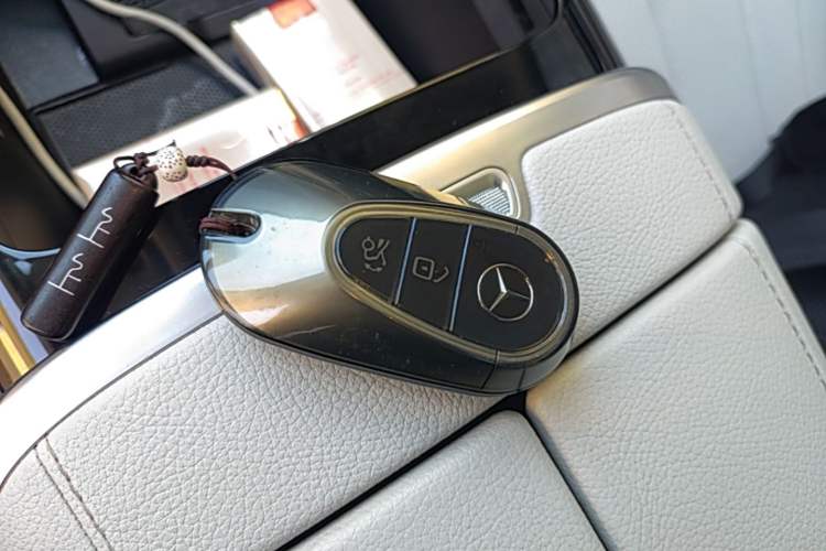 Used Mercedes-Benz EQE 2022 350 Luxury Edition Interior 1