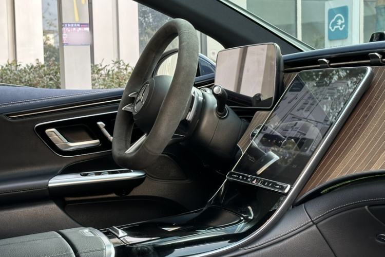 Used Mercedes-Benz EQE 2022 350 Luxury Edition Interior 2