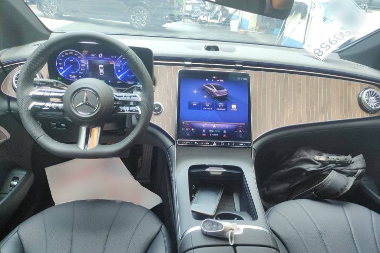 Used Mercedes-Benz EQE 2022 350 Pioneer Edition Interior 2