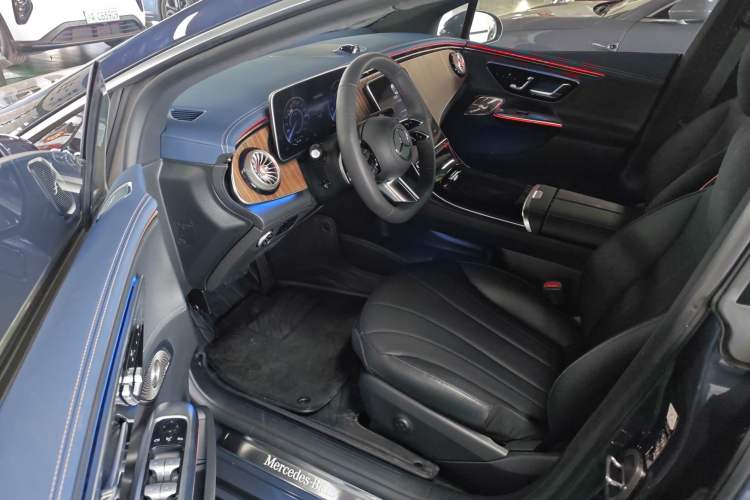 Used Mercedes-Benz EQE 2022 350 Pioneer Edition Interior 3
