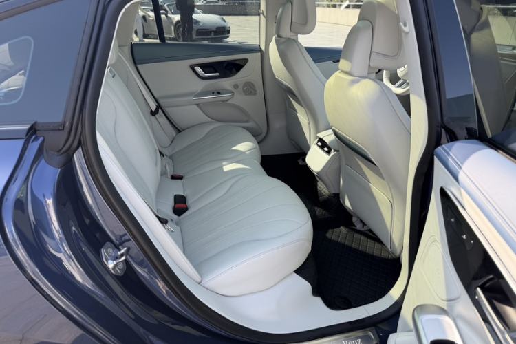 Used Mercedes-Benz EQE 2022 350 First Edition Special Version Interior 3