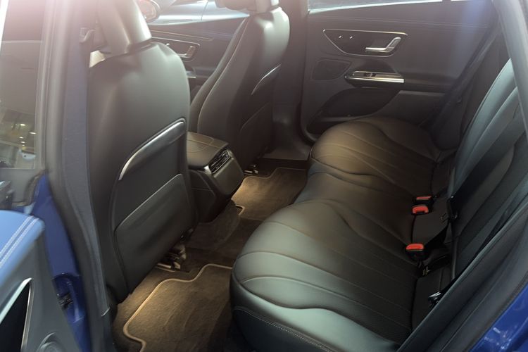 Used Mercedes-Benz EQE 2022 350 Luxury Edition Interior 4