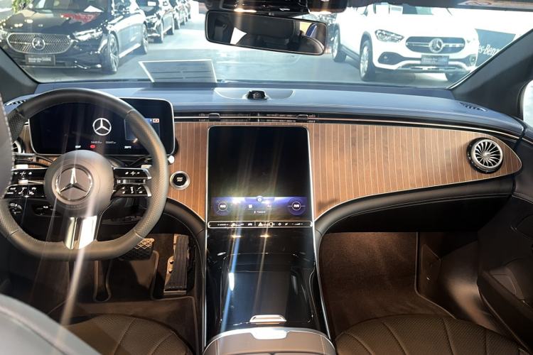 Used Mercedes-Benz EQE 2022 350 Luxury Edition Interior 5