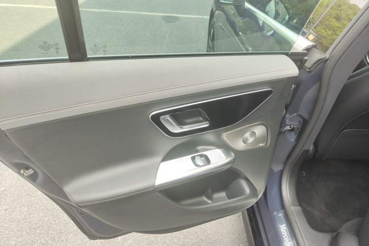 Used Mercedes-Benz EQE 2022 350 Pioneer Edition Interior 8