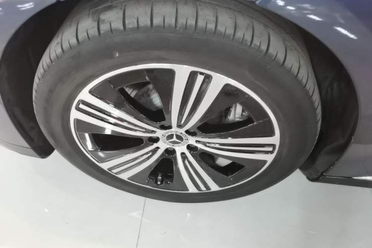 Used Mercedes-Benz EQE 2022 350 Luxury Edition Left Front Wheel Hub