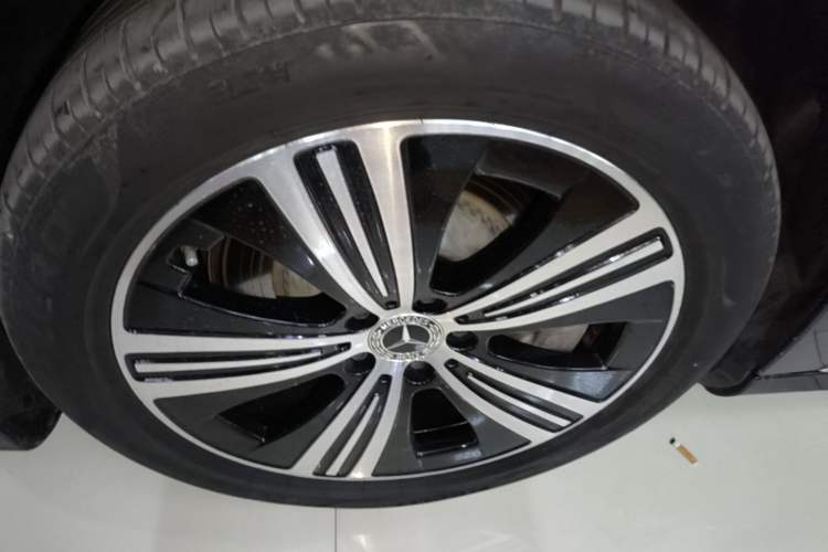 Used Mercedes-Benz EQE 2022 350 Luxury Edition Left Front Wheel Hub
