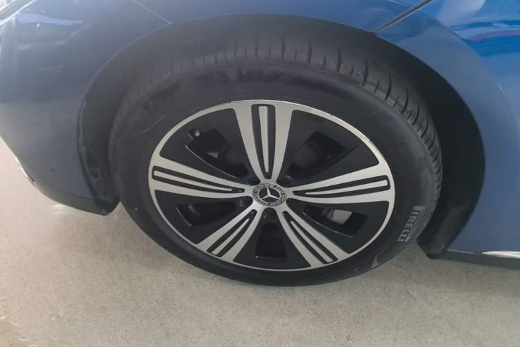 Used Mercedes-Benz EQE 2022 350 Luxury Edition Left Front Wheel Hub