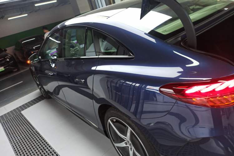 Used Mercedes-Benz EQE 2022 350 First Edition Special Version Left Side