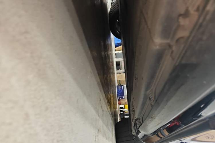 Used Mercedes-Benz EQE 2022 350 First Edition Special Version Left Side Sill